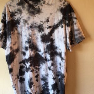 Black and white tie-dye T-shirt